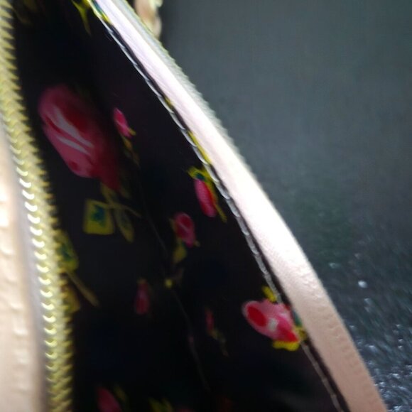 Betsey Johnson Blush Celly Embossed Wallet Wristlet Heart Gem & Chain Strap - Picture 6 of 14